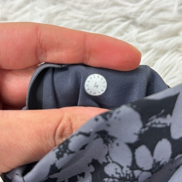 Lululemon In Movement Crop *Everlux 19" Efflorescent Nebula Black - Picture 4 of 5